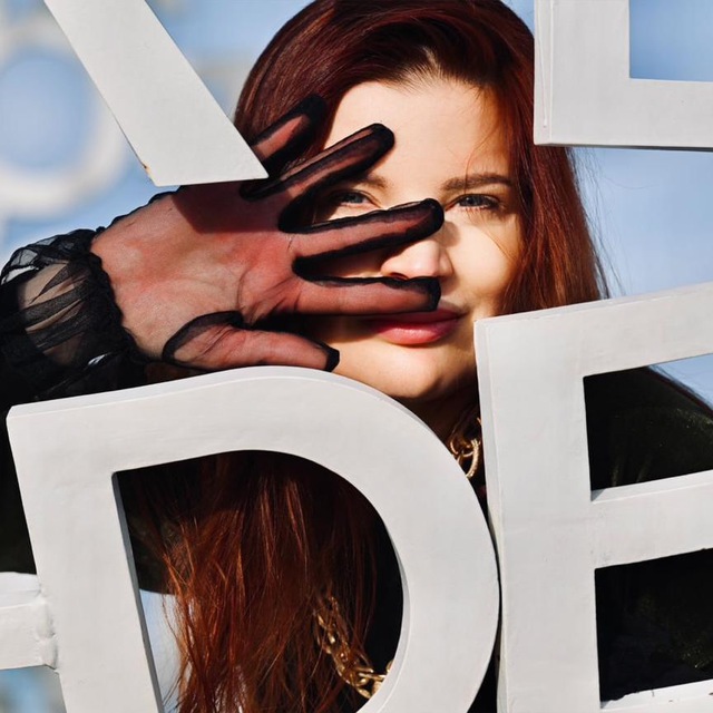 Переехала во Францию??