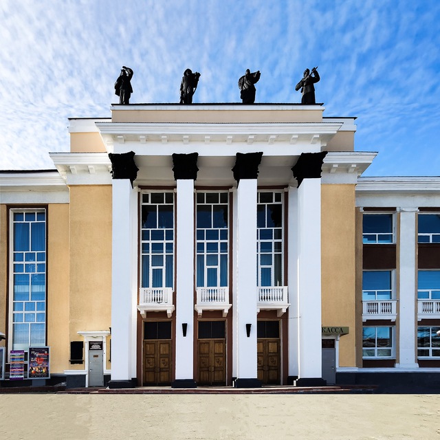 Магадан касса. Магаданский драмтеатр. Театр Магадан. Магаданский театр Амурский театр. Магадан театр сравнить Благовещенск театр.