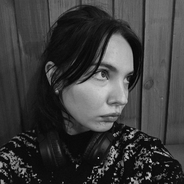 колючий светр.
