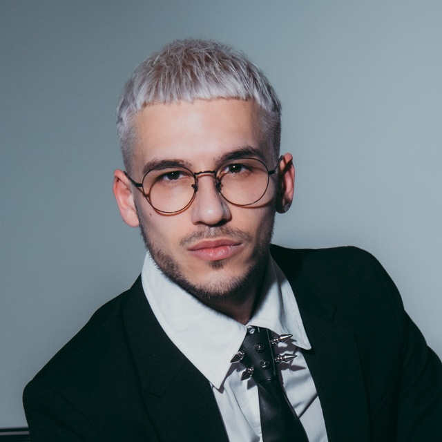 Алекс Войс ?