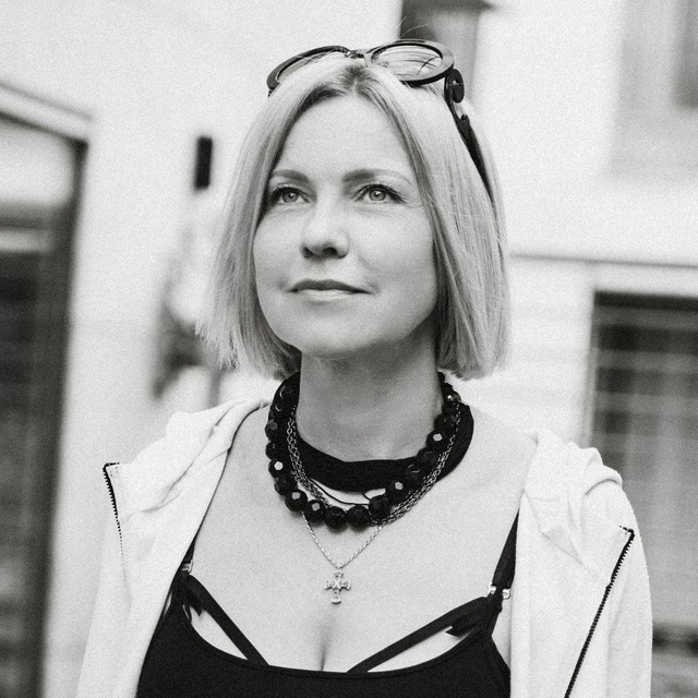 Держи меня за руку