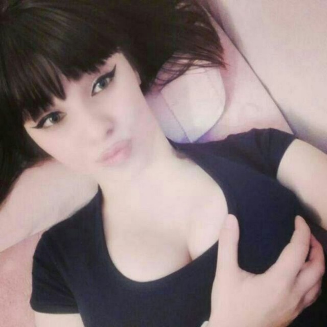 18 yosh qizlar. Ялангоч емчак. Ялангоч узбек кизлари. Узбек кизлари селфи. Чиройли узбек кизлари