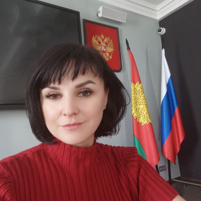 Она такая - Хромовская коммунистка!